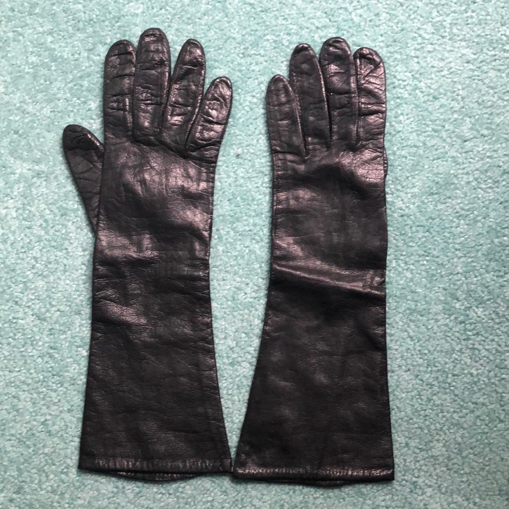 Elegant Black Leather Gloves